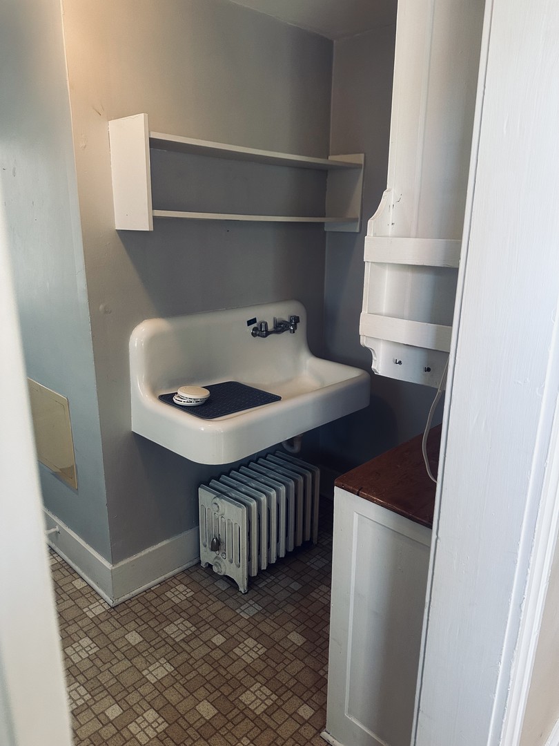 330 W Sycamore Street #2E, Sycamore, IL 60178