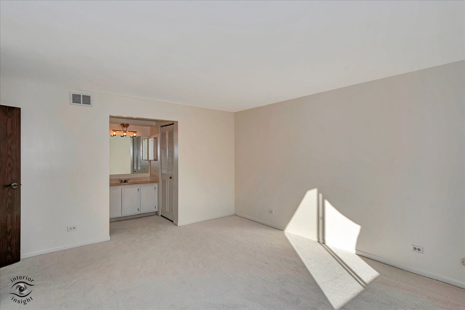 1327 Cass Lane #301, Westmont, IL 60559