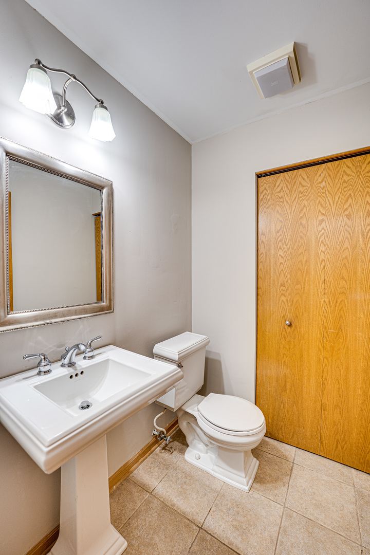 2328 Lexington Lane, Naperville, IL 60540