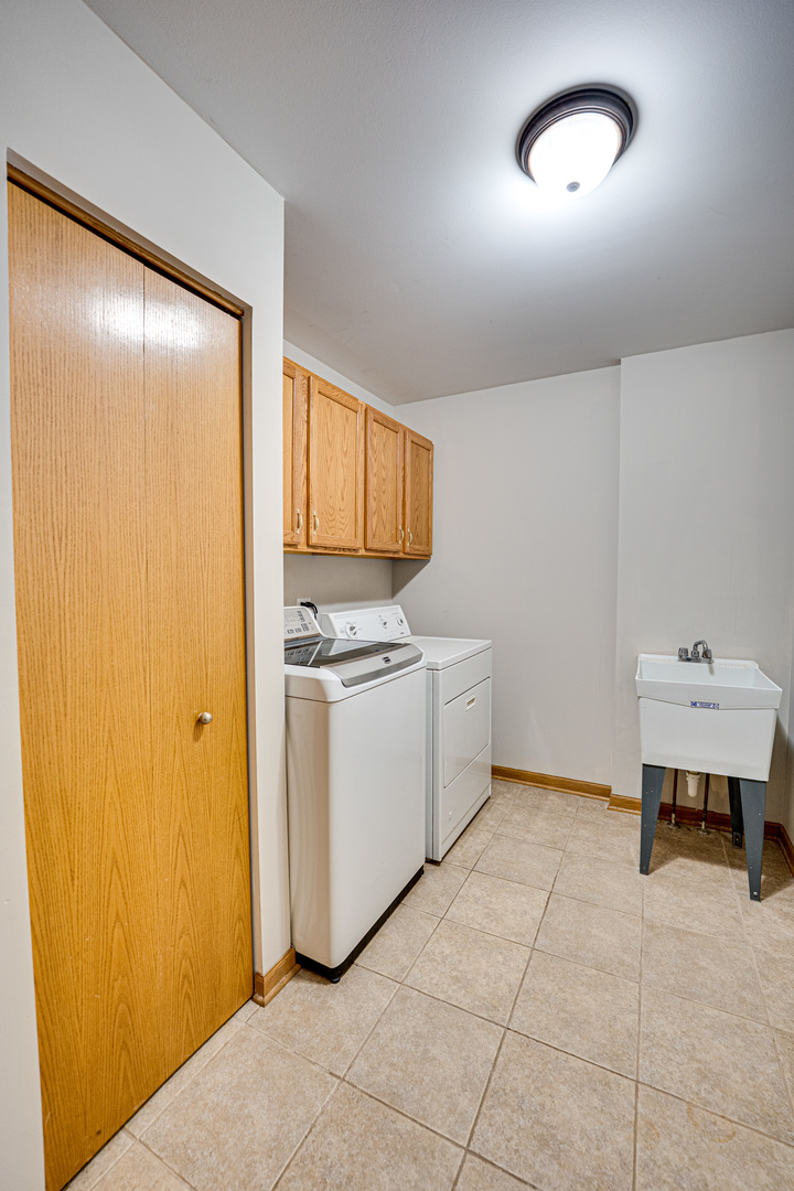 2328 Lexington Lane, Naperville, IL 60540