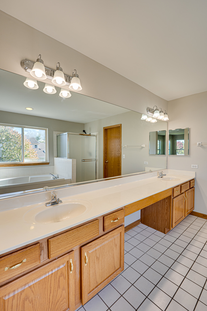 2328 Lexington Lane, Naperville, IL 60540