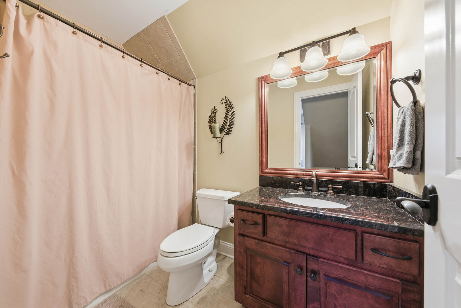 4004 Venard Road, Downers Grove, IL 60515