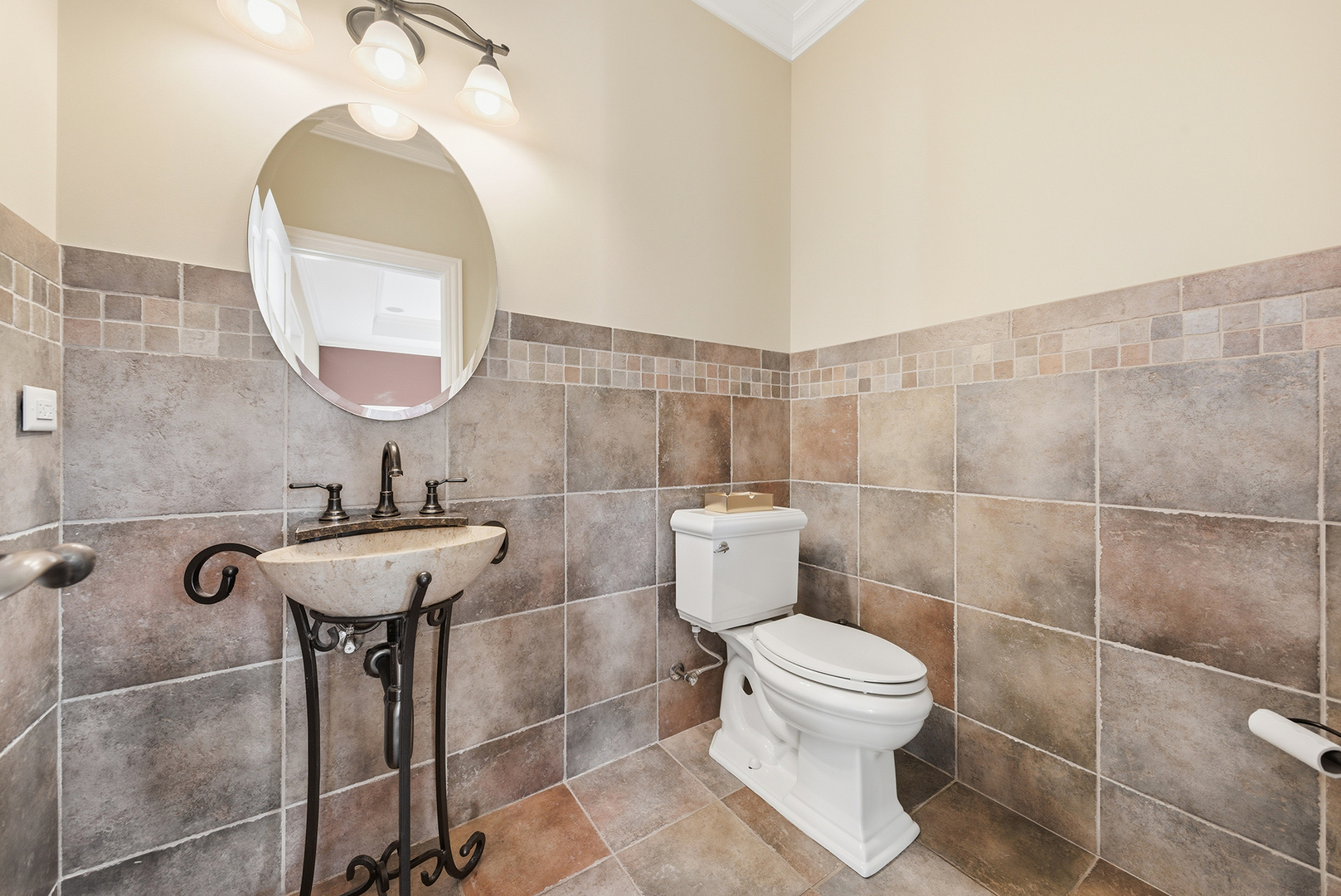 4004 Venard Road, Downers Grove, IL 60515