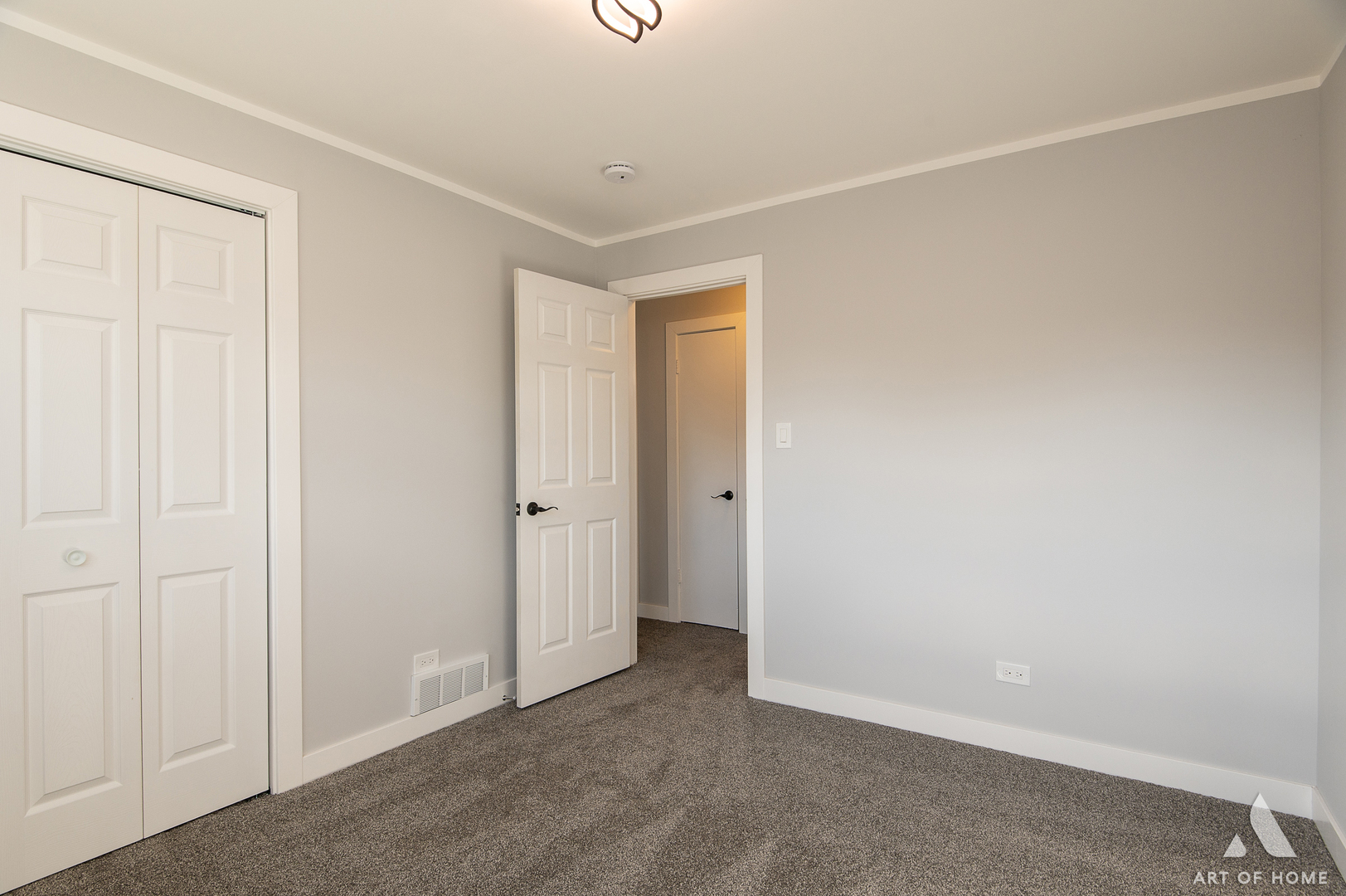 10956 S Nagle Avenue, Worth, IL 60482