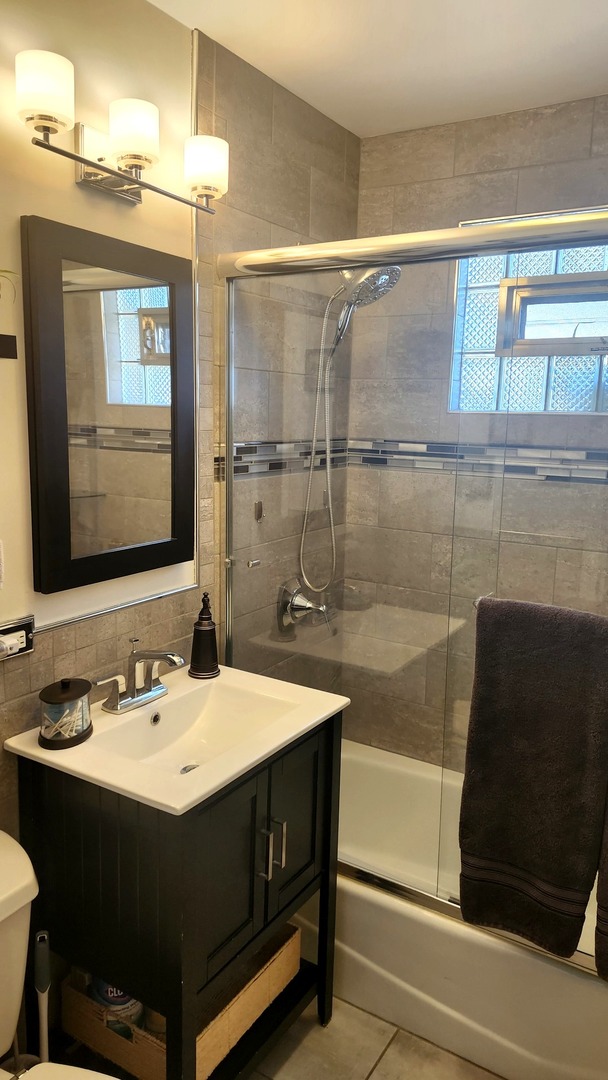 1157 W Grant Drive, Des Plaines, IL 60016