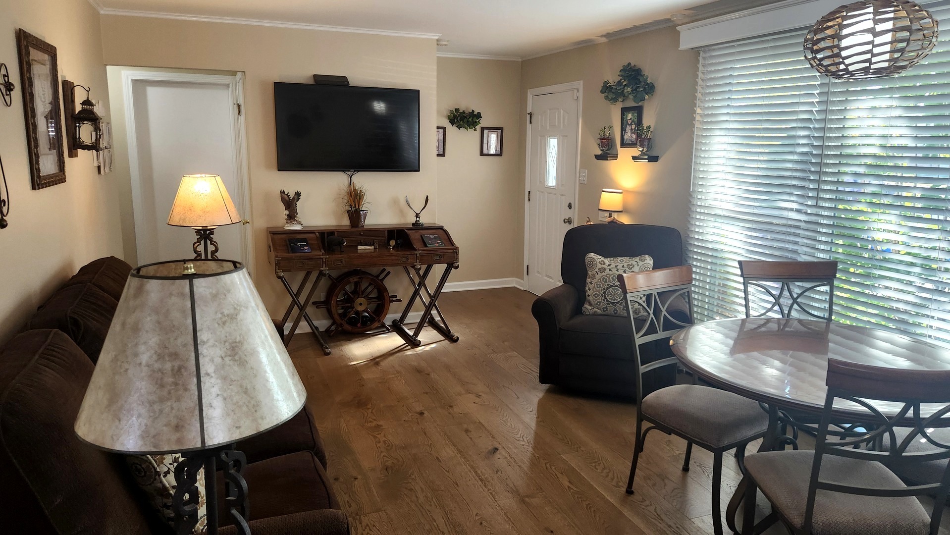 1157 W Grant Drive, Des Plaines, IL 60016