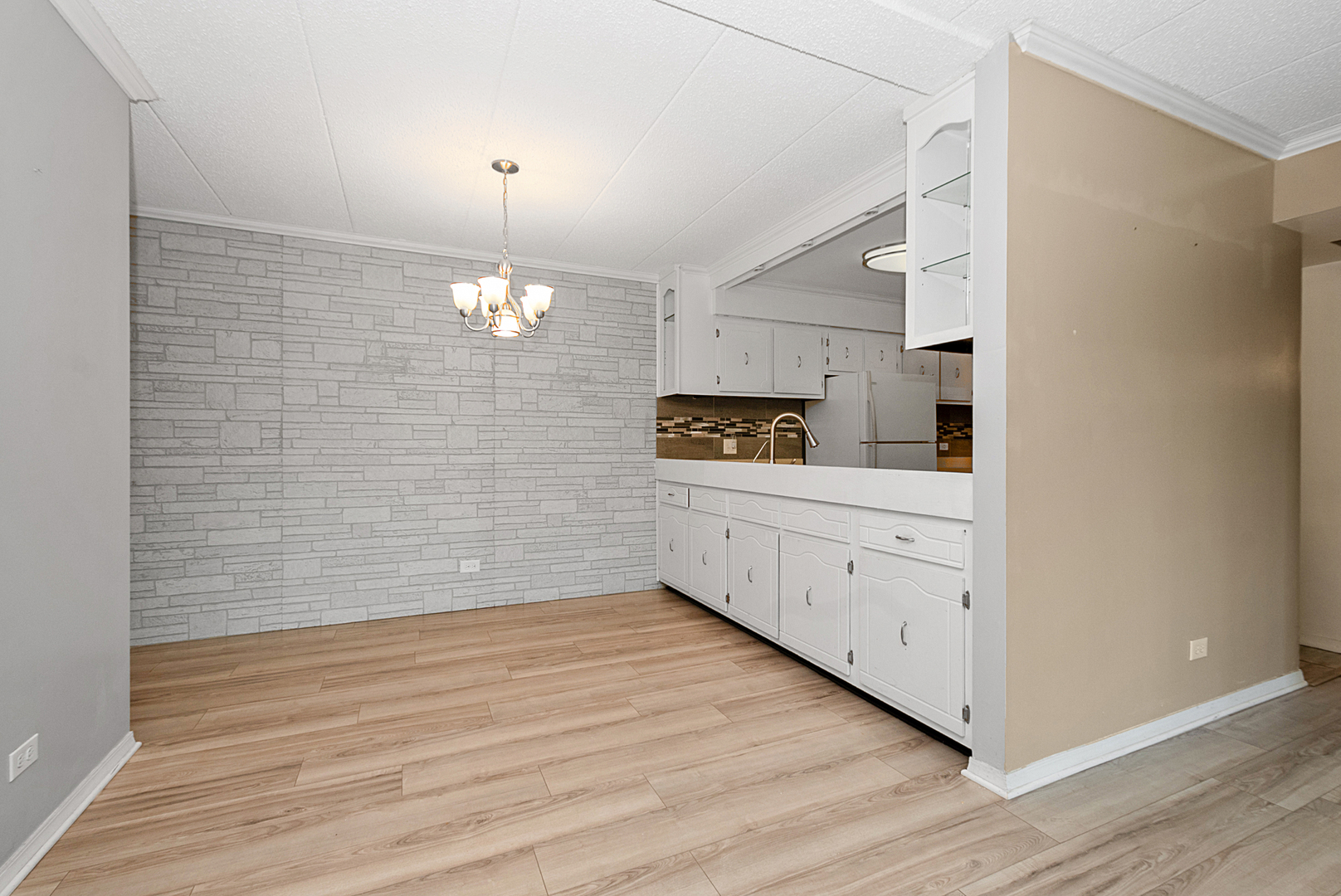 10355 Menard Avenue #216, Oak Lawn, IL 60453