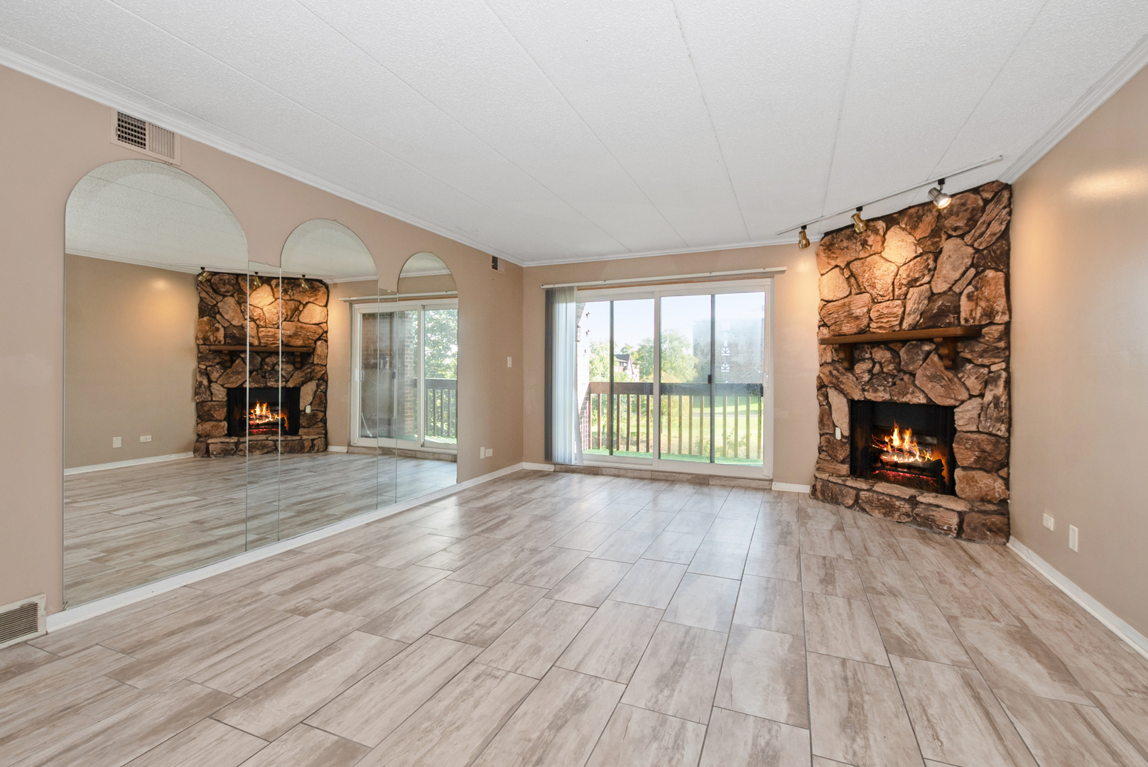 10355 Menard Avenue #216, Oak Lawn, IL 60453