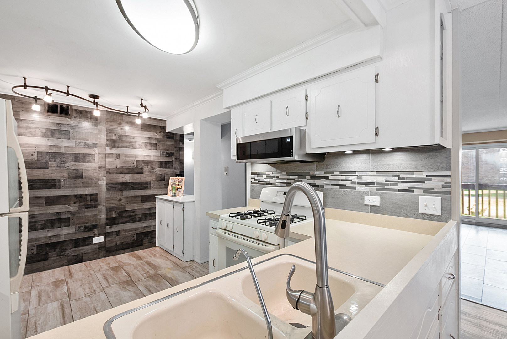 10355 Menard Avenue #216, Oak Lawn, IL 60453