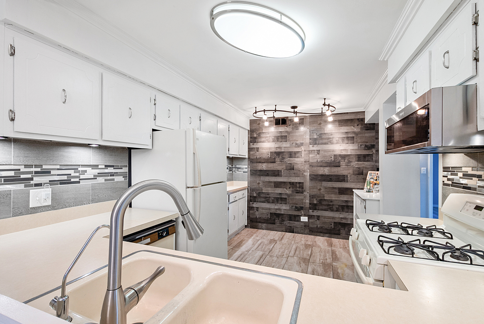 10355 Menard Avenue #216, Oak Lawn, IL 60453