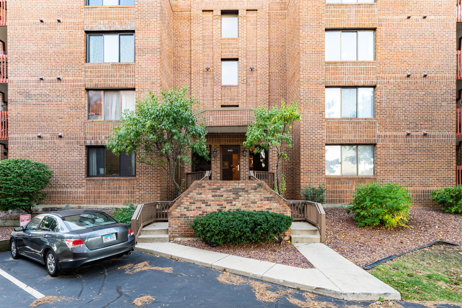 6421 Pershing Road #404, Stickney, IL 60402