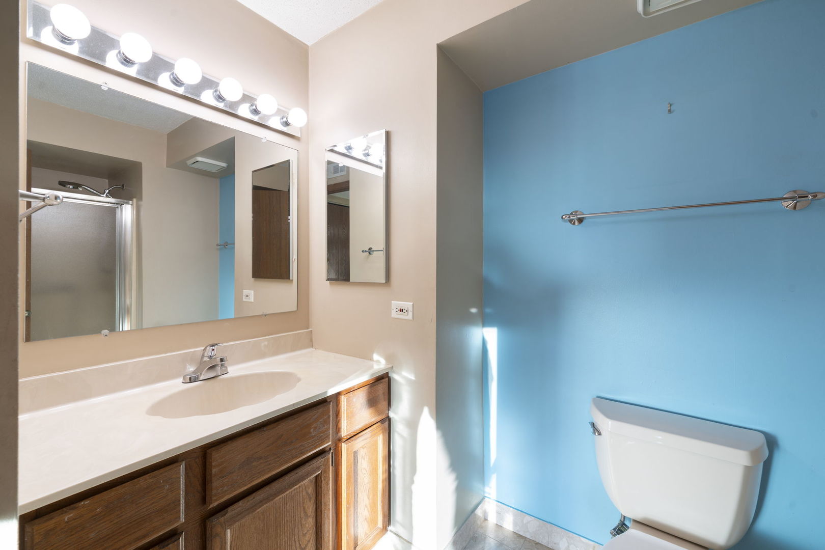 6421 Pershing Road #404, Stickney, IL 60402