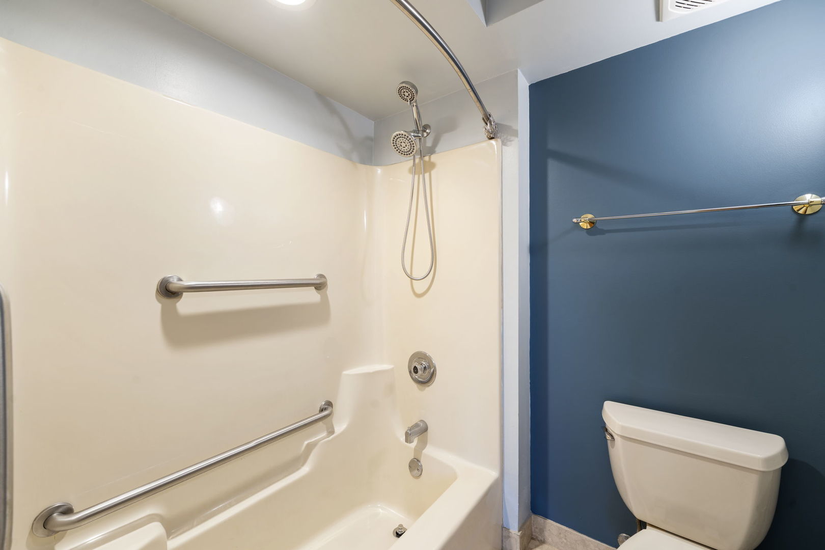 6421 Pershing Road #404, Stickney, IL 60402