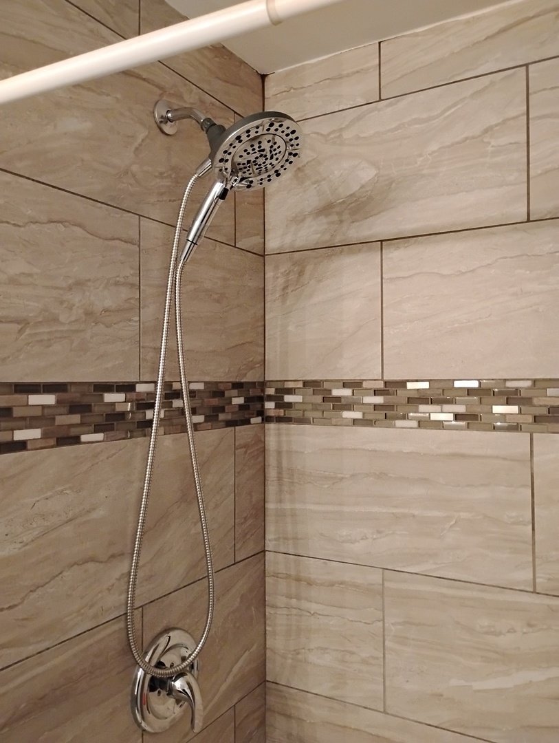 371 S Edison Avenue, Elgin, IL 60123