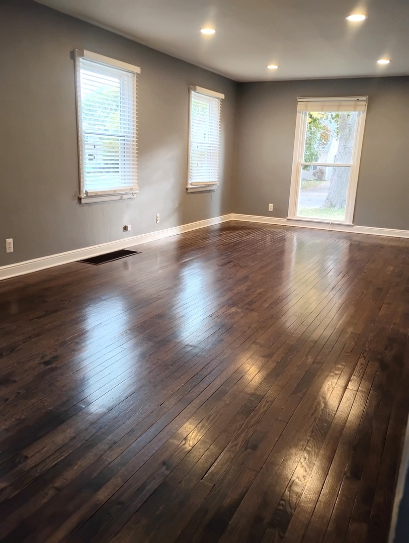 371 S Edison Avenue, Elgin, IL 60123