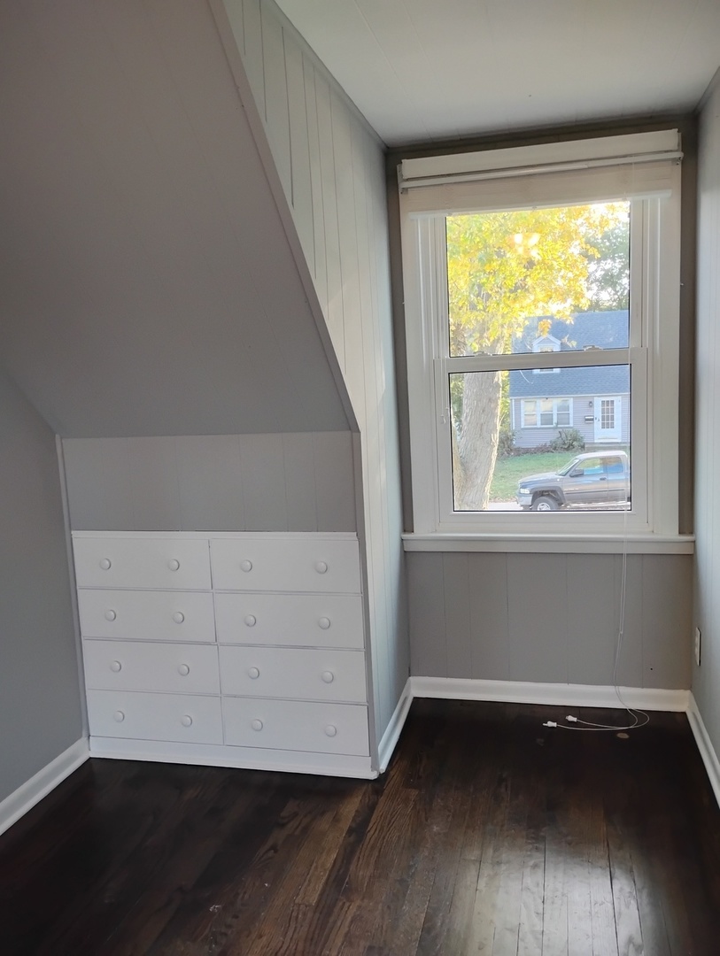 371 S Edison Avenue, Elgin, IL 60123