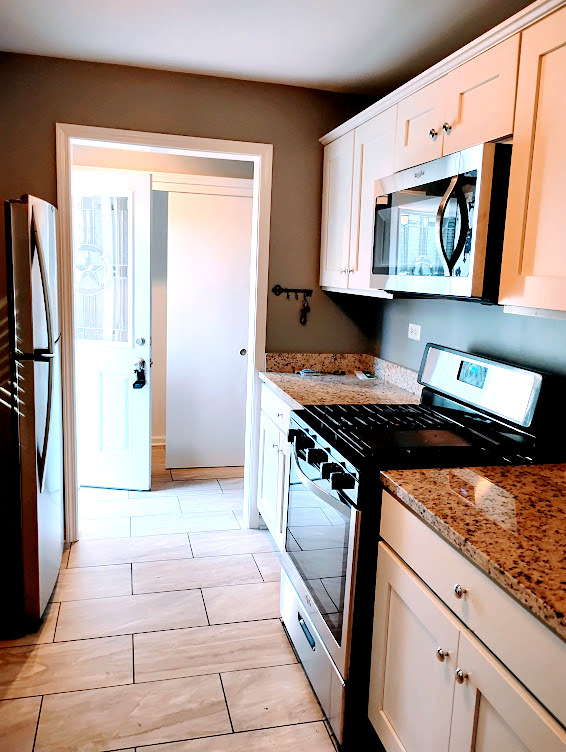 371 S Edison Avenue, Elgin, IL 60123