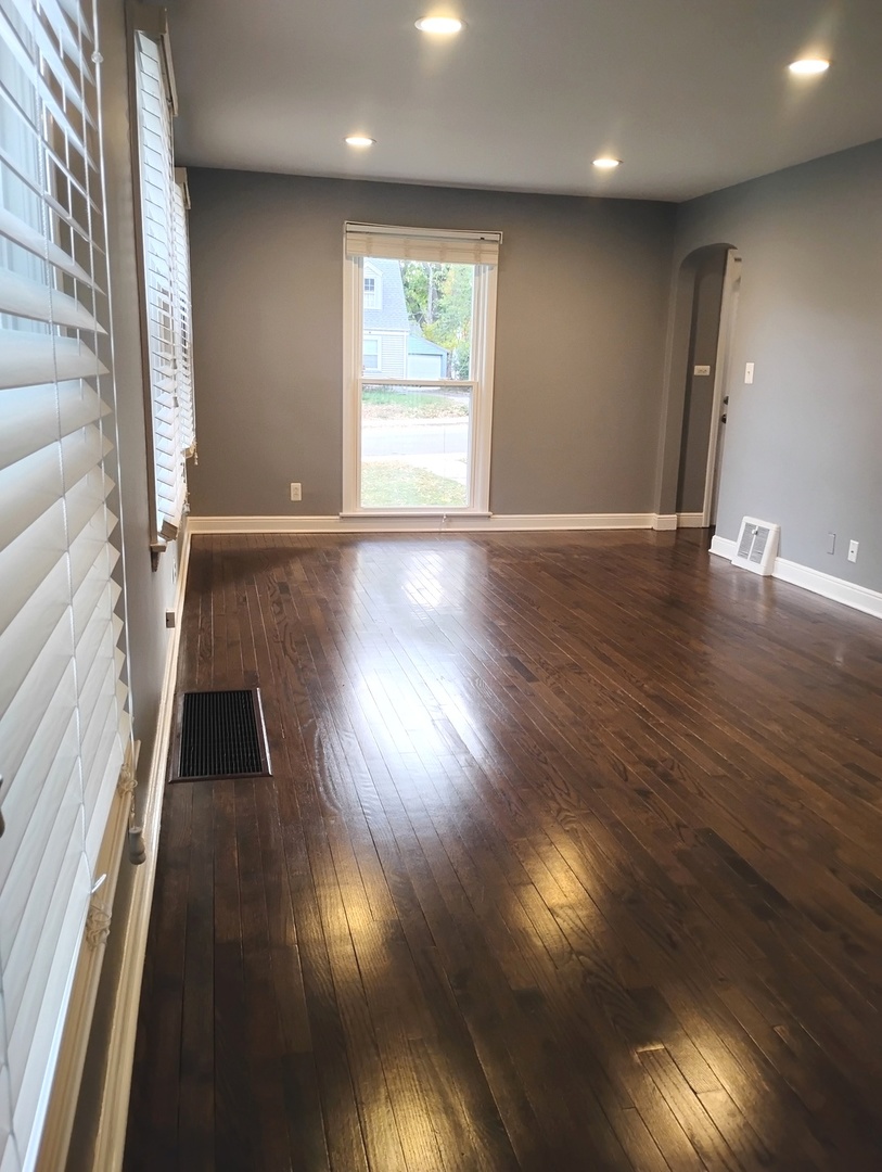 371 S Edison Avenue, Elgin, IL 60123