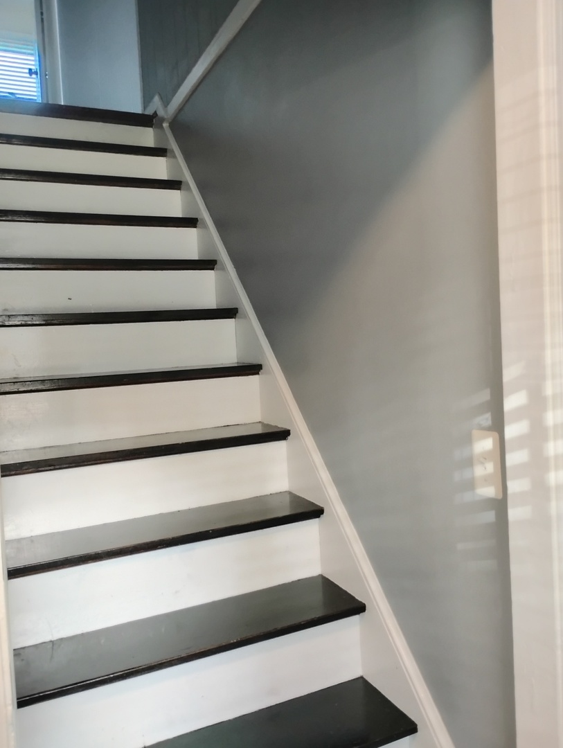 371 S Edison Avenue, Elgin, IL 60123