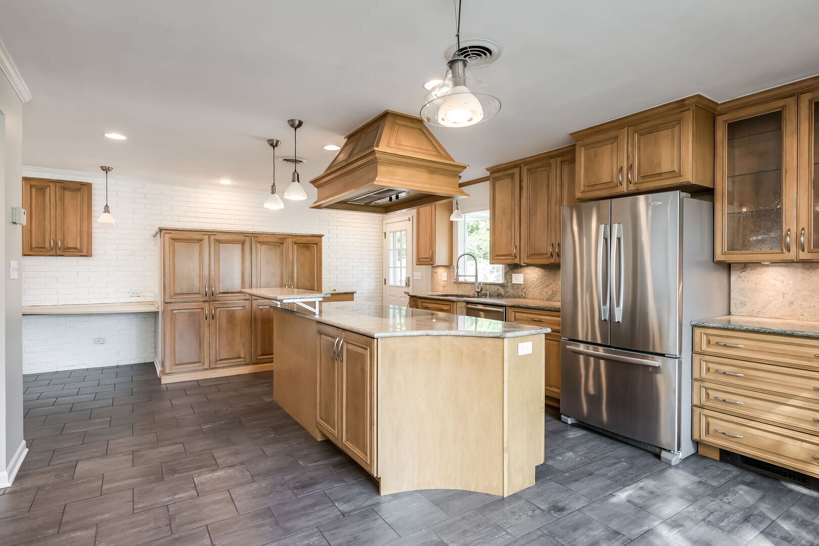 128 S Linden Avenue, Elmhurst, IL 60126