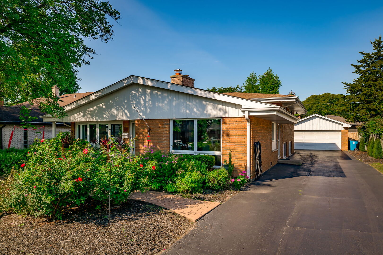128 S Linden Avenue, Elmhurst, IL 60126