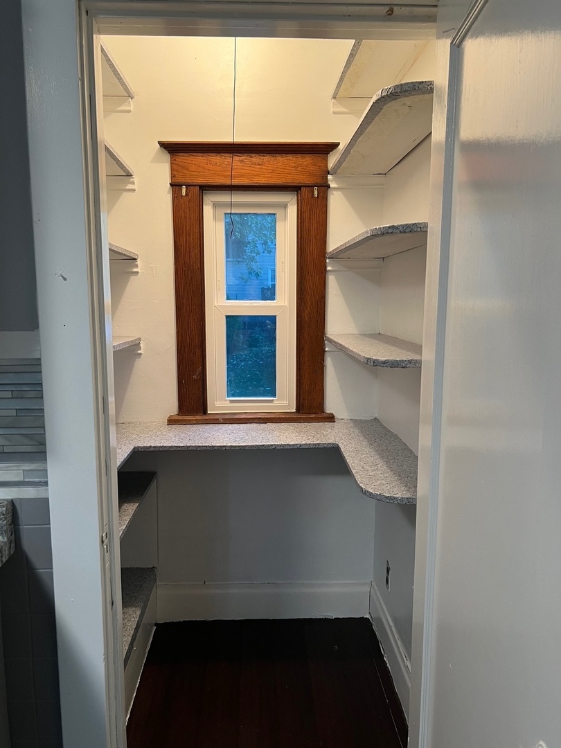 515 North Avenue, Aurora, IL 60505