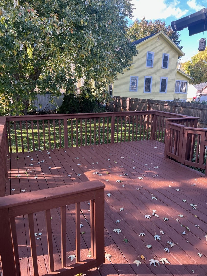 515 North Avenue, Aurora, IL 60505