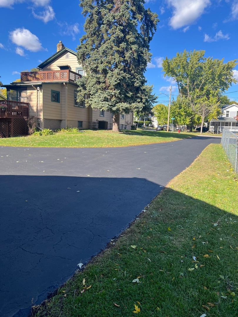 515 North Avenue, Aurora, IL 60505