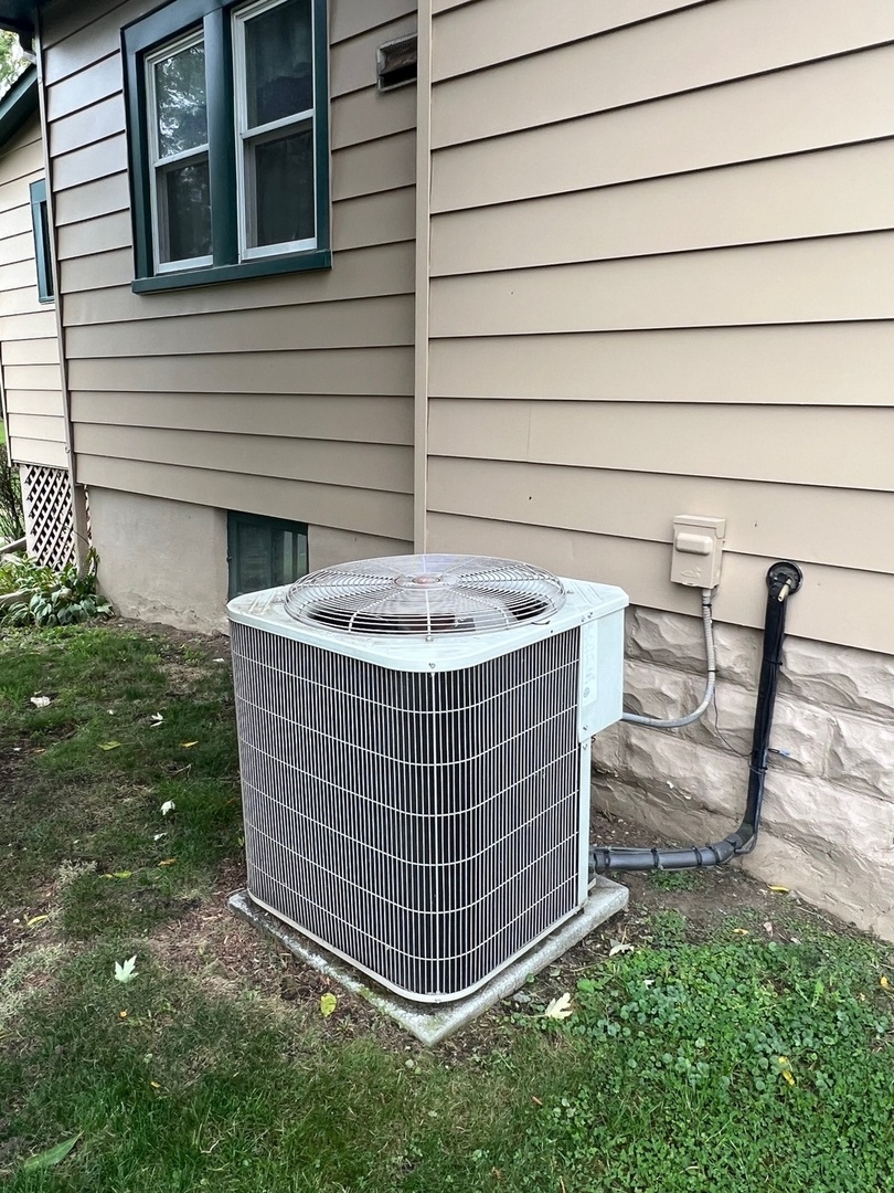 515 North Avenue, Aurora, IL 60505