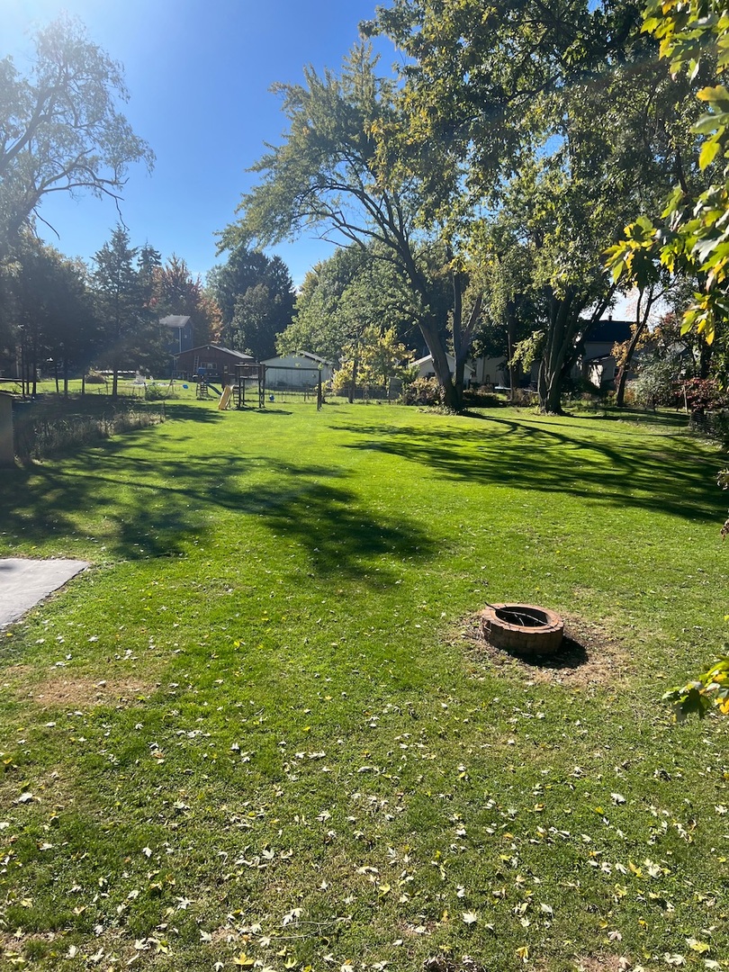 515 North Avenue, Aurora, IL 60505