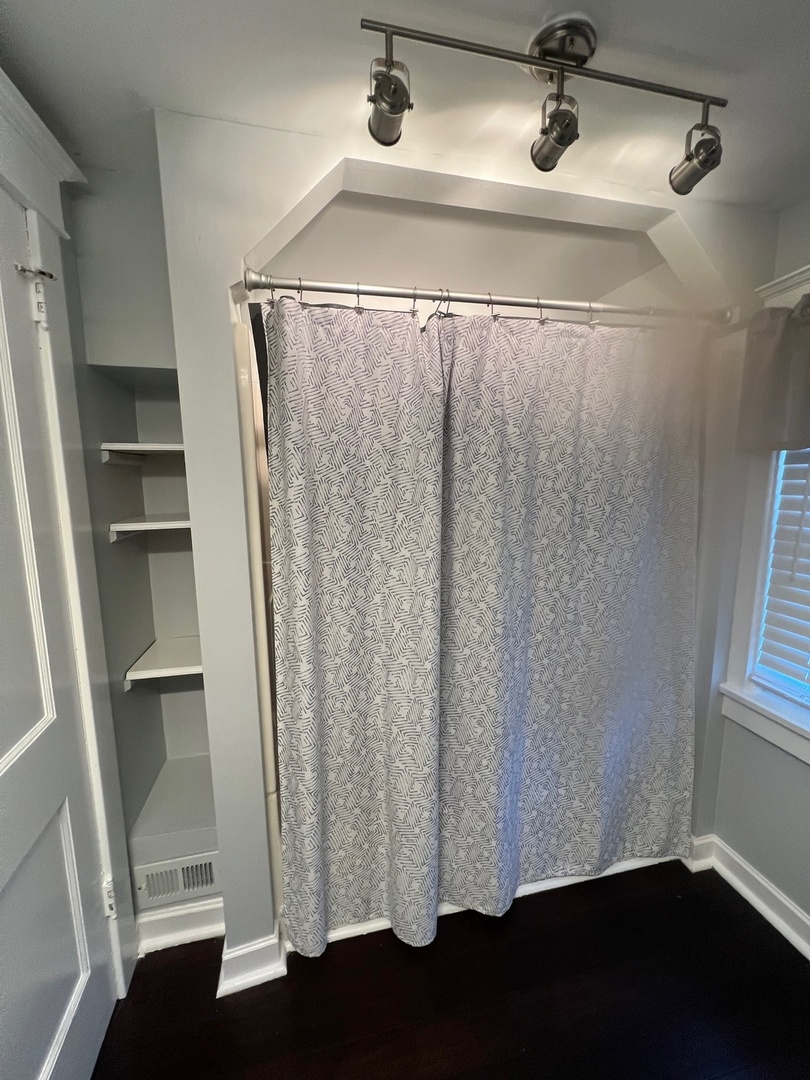 515 North Avenue, Aurora, IL 60505