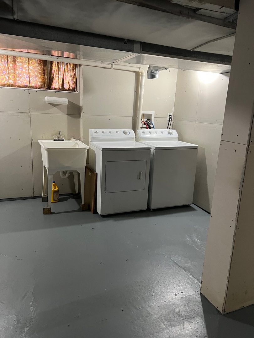 515 North Avenue, Aurora, IL 60505