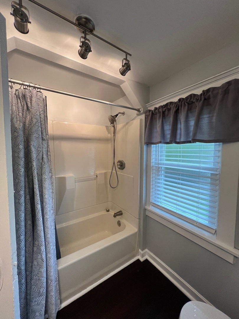 515 North Avenue, Aurora, IL 60505