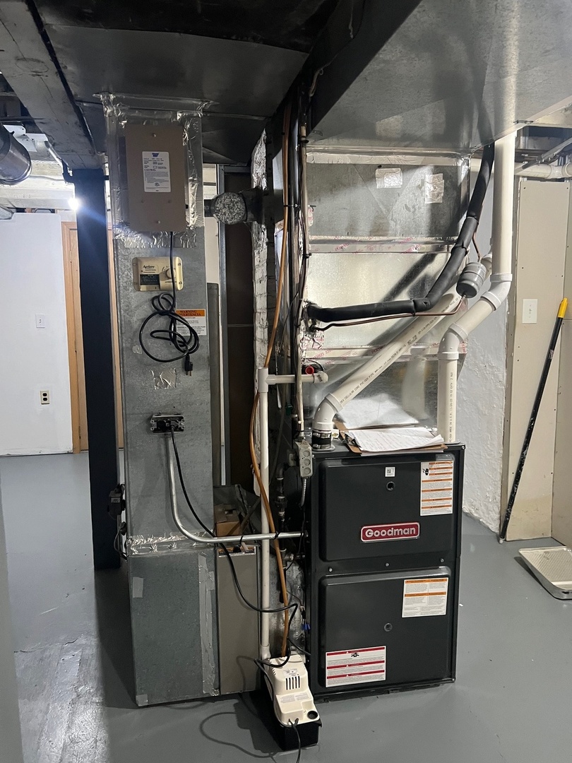 515 North Avenue, Aurora, IL 60505