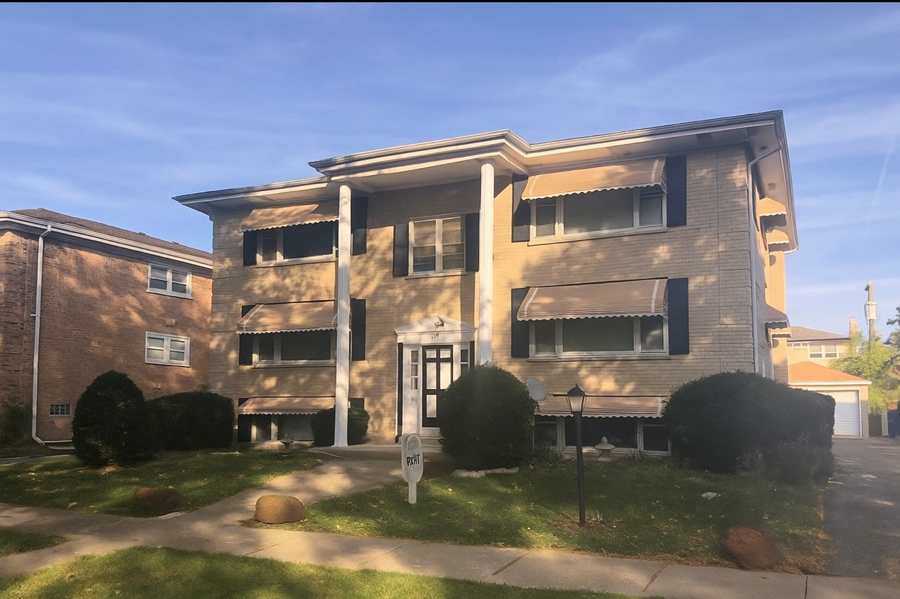 4603 Grove Avenue #1, Brookfield, IL 60513