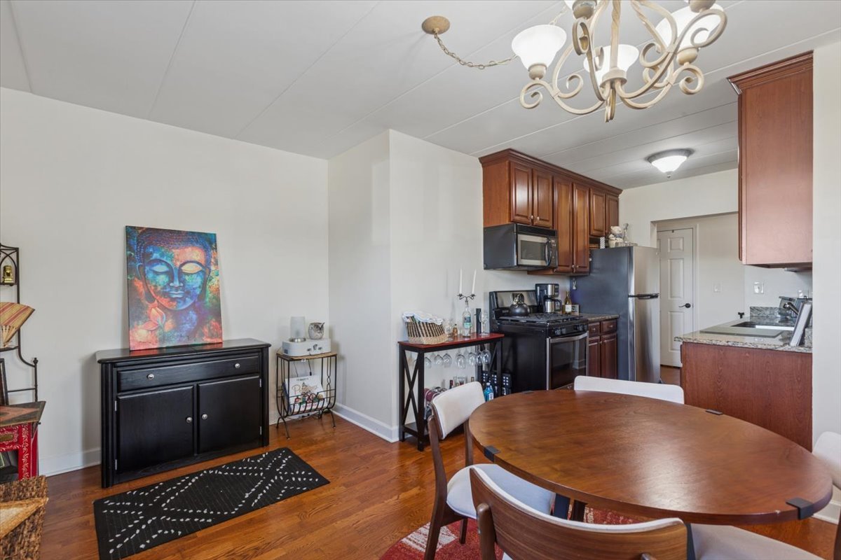 1000 S Lorraine Road #315, Wheaton, IL 60189