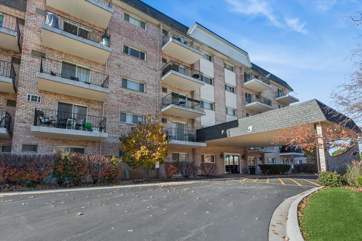 1000 S Lorraine Road #315, Wheaton, IL 60189