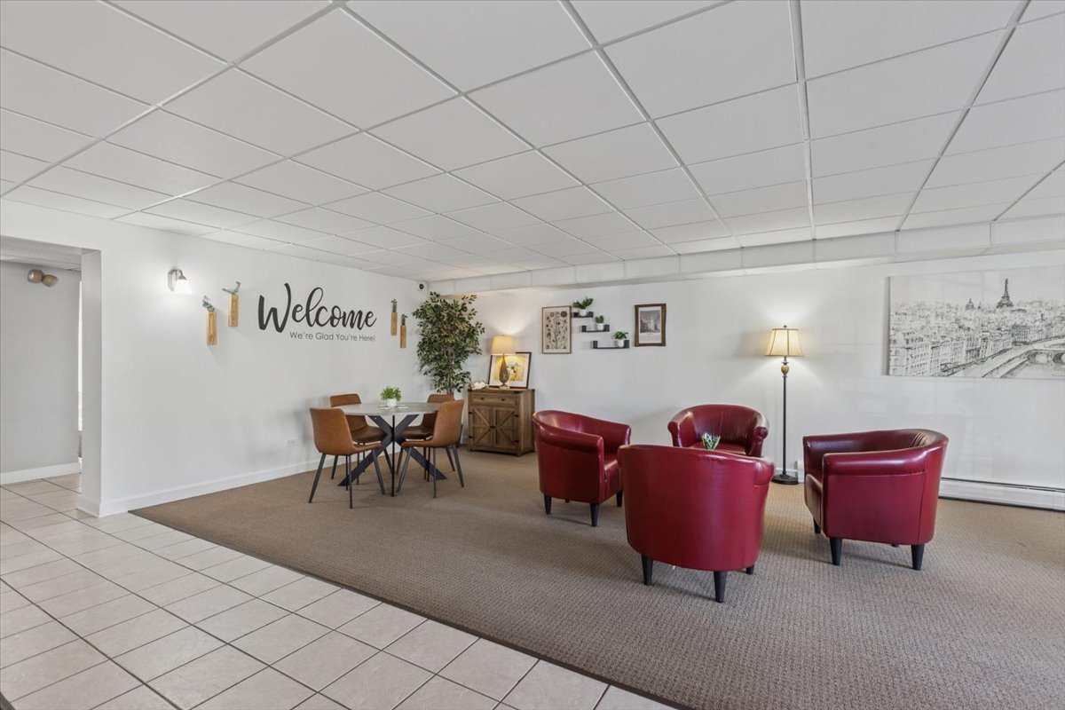 1000 S Lorraine Road #315, Wheaton, IL 60189