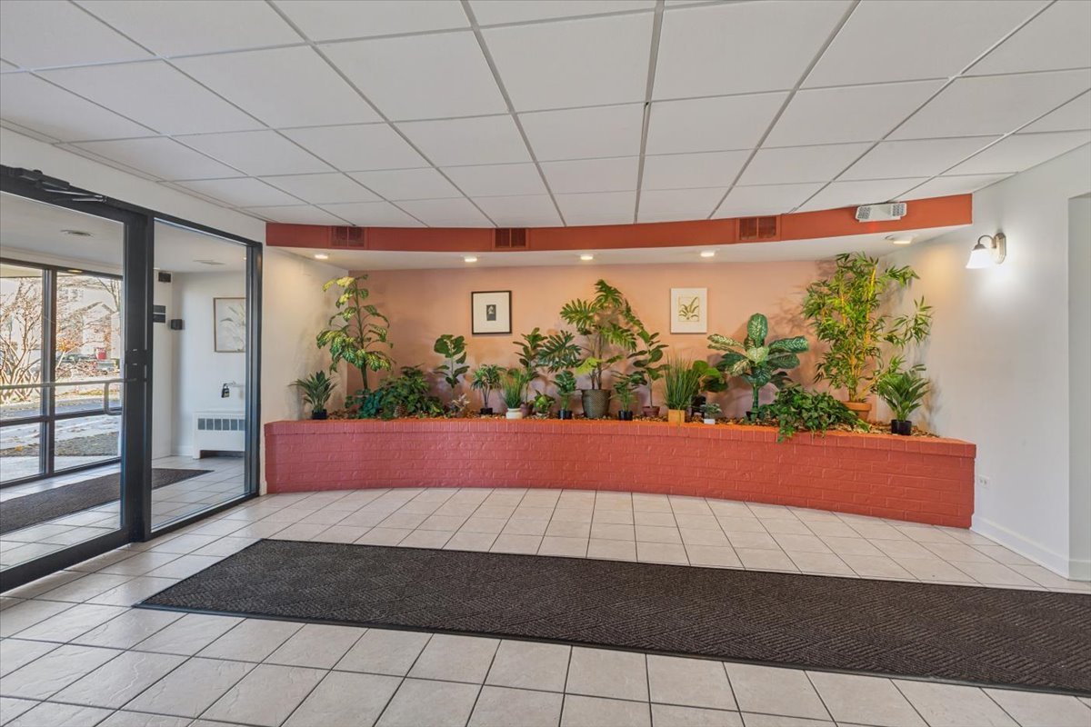 1000 S Lorraine Road #315, Wheaton, IL 60189