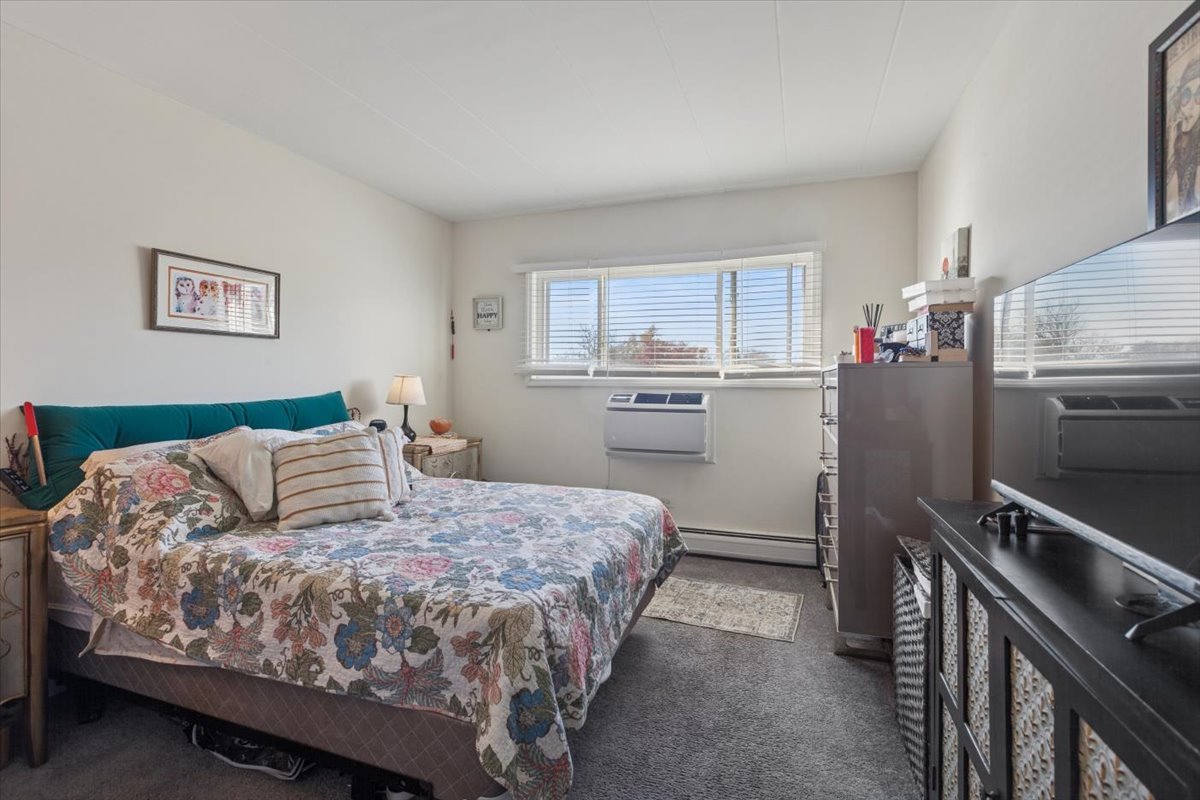 1000 S Lorraine Road #315, Wheaton, IL 60189