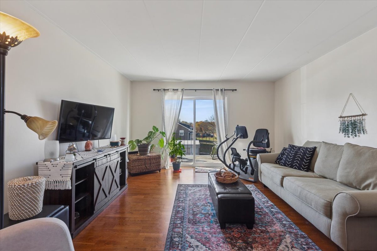 1000 S Lorraine Road #315, Wheaton, IL 60189