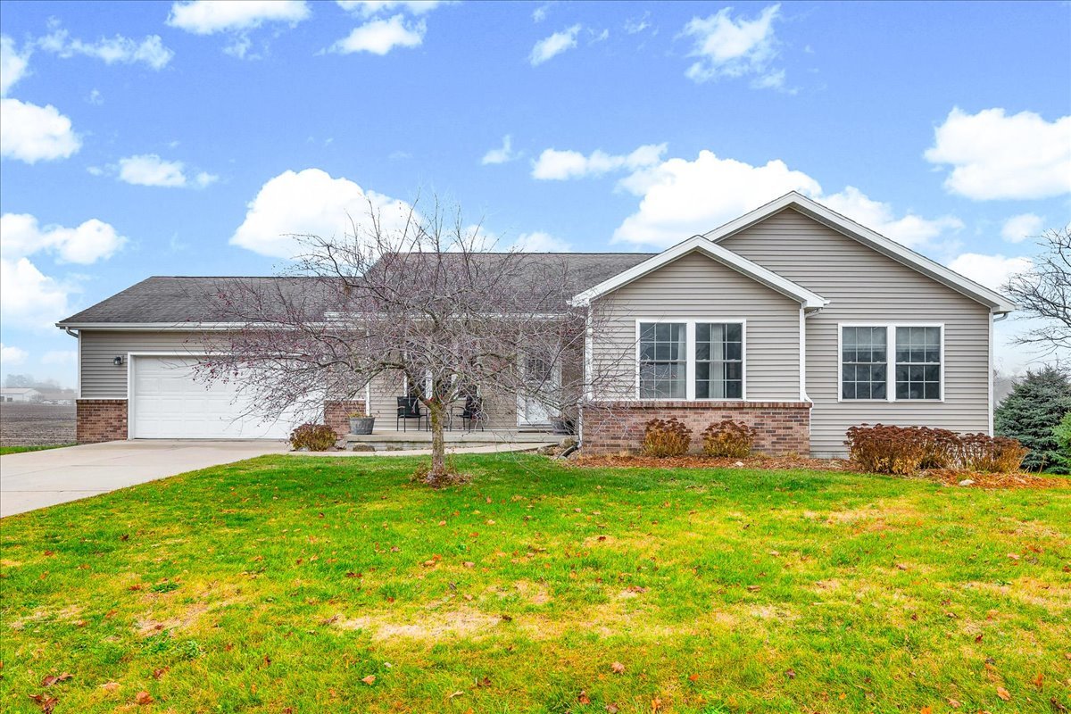 107 Baize Drive, Carlock, IL 61725