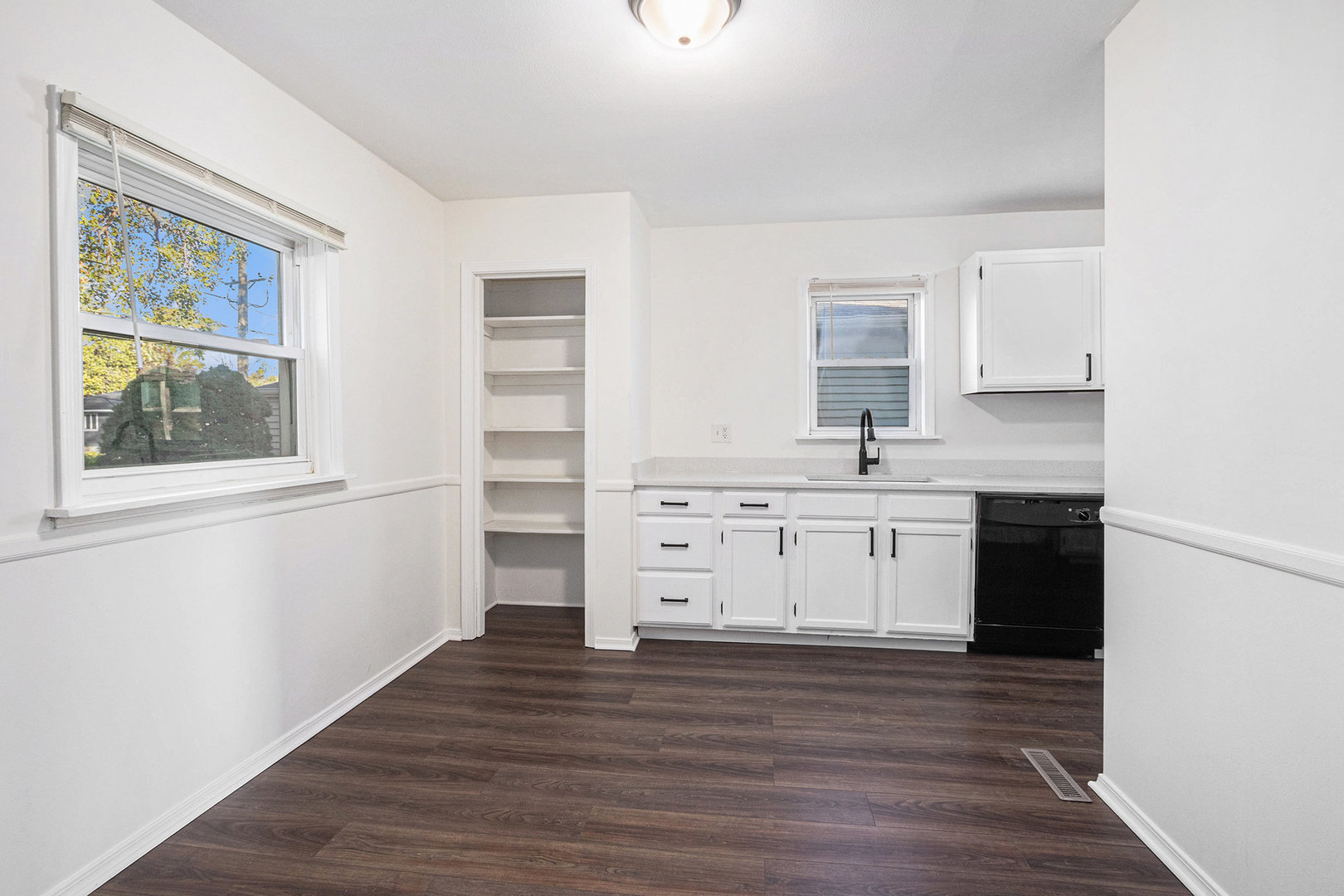 18508 CHICAGO Avenue, Lansing, IL 60438