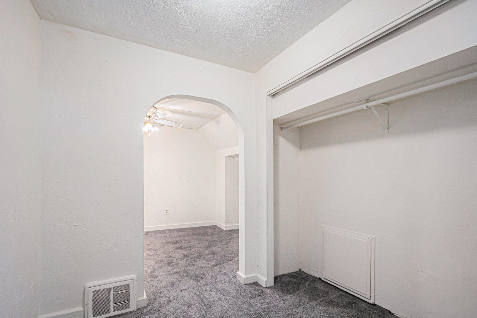 18508 CHICAGO Avenue, Lansing, IL 60438