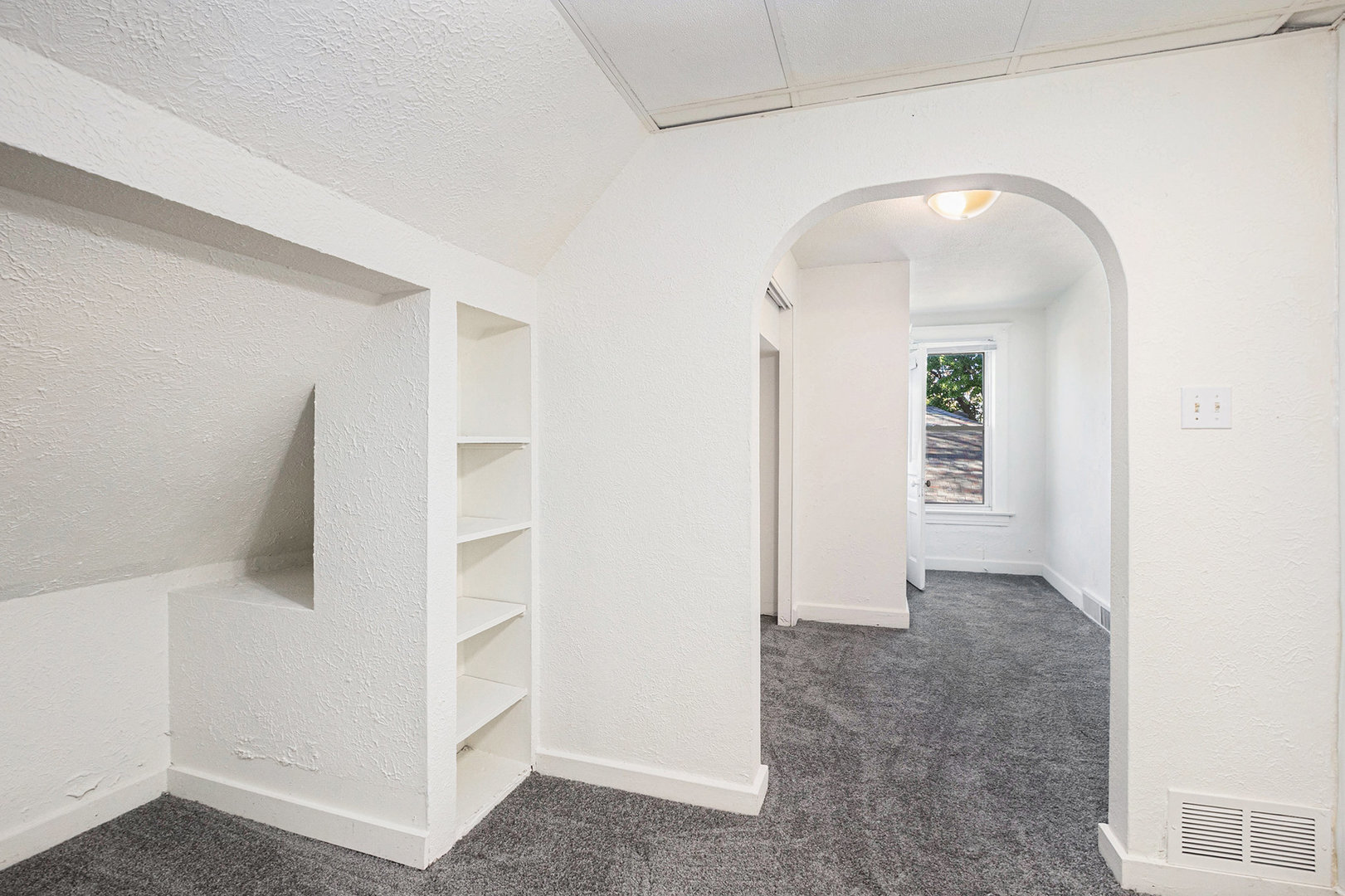 18508 CHICAGO Avenue, Lansing, IL 60438