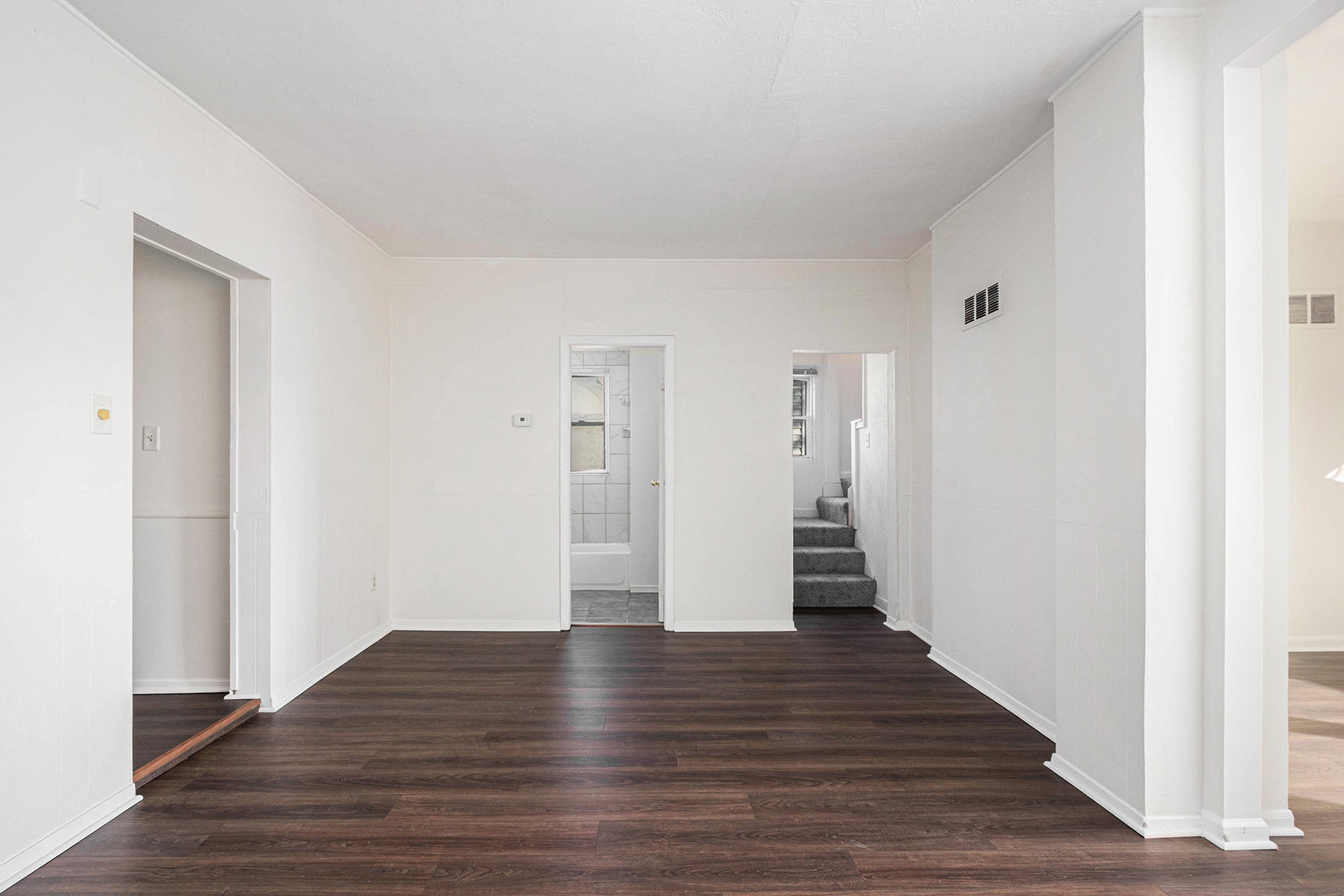 18508 CHICAGO Avenue, Lansing, IL 60438