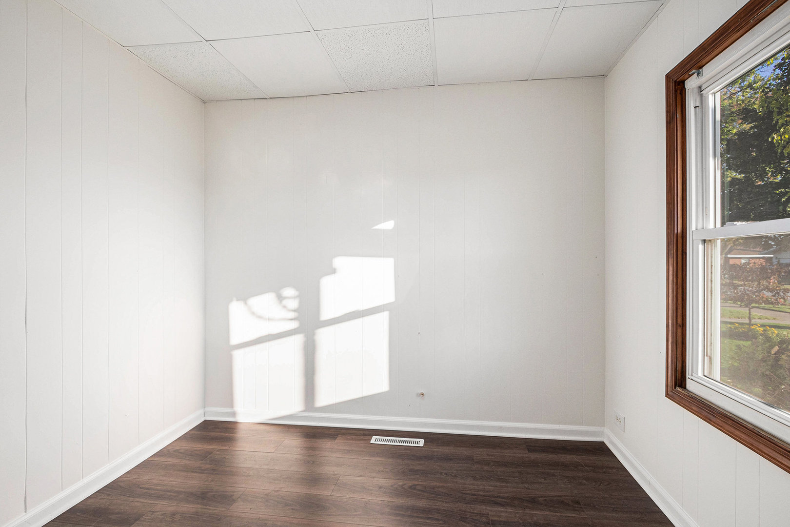 18508 CHICAGO Avenue, Lansing, IL 60438