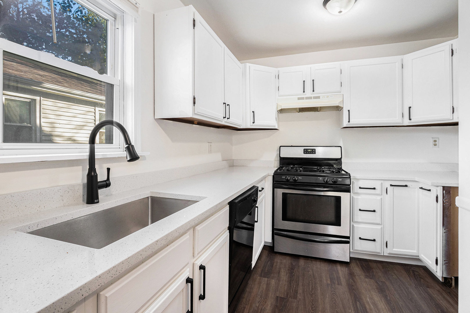 18508 CHICAGO Avenue, Lansing, IL 60438