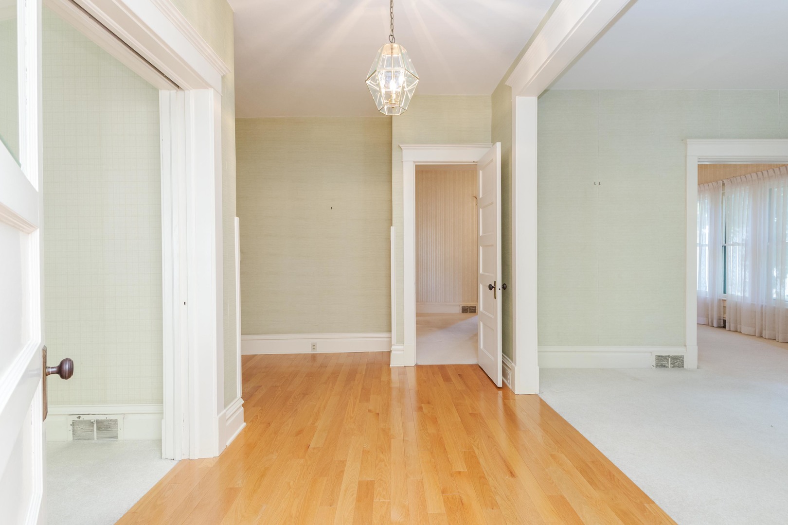 1513 E Grove Street, Bloomington, IL 61701