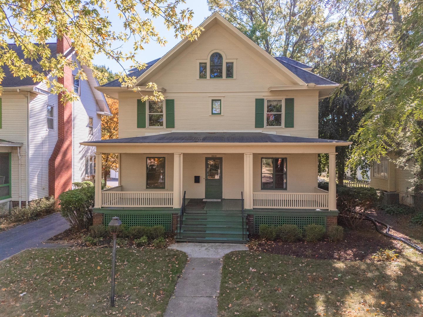 1513 E Grove Street, Bloomington, IL 61701